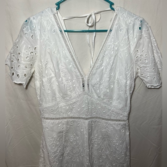 ABERCROMBIE & Fitch White Cotton Eyelet Romper - Size Small - Great Condition! - Picture 5 of 6
